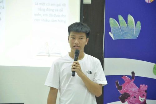 Tác giả nhí Lê Sinh Hùng chia sẻ tại tọa đàm