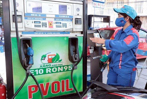 Mua bán xăng dầu tại một điểm kinh doanh xăng dầu của PVOIL ngày 1/6