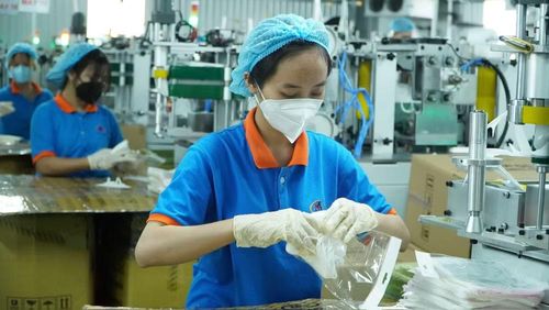 Hoạt động sản xuất Công ty TNHH sản xuất-thương mại thiết bị Nam Anh, phường Phú Thọ, Thành phố Hồ Chí Minh (Ảnh: THẾ ANH)