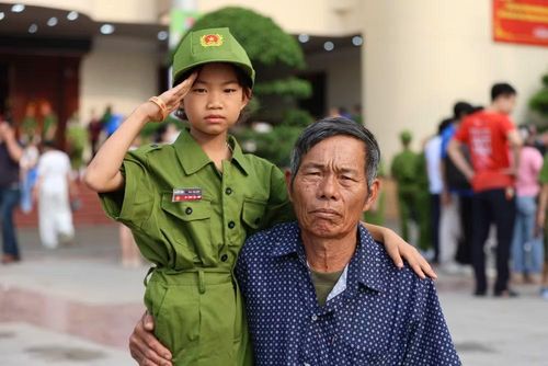 Các chiến sĩ nhí đến Trại hè.