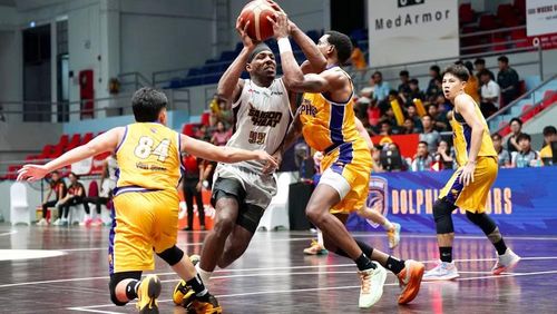 Brandis Raley Ross nỗ lực giúp Saigon Heat đảo ngược thế trận ở hiệp 2.