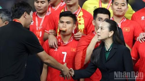 Những chuyến bay kết nối các thành phố, còn thể thao kết nối trái tim con người...