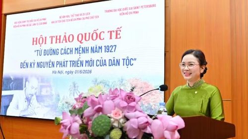 Giám đốc Khu Di tích Chủ tịch Hồ Chí Minh tại Phủ Chủ tịch Lê Thị Phượng phát biểu. (Ảnh: Ban tổ chức)