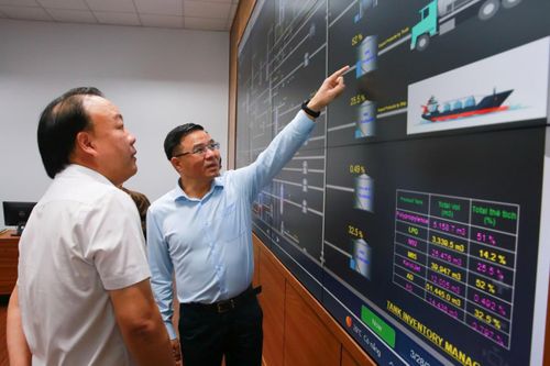 Ông Lê Mạnh Hùng – Bộ trưởng Bộ Công Thương trong buổi làm việc với Công ty Cổ phần Lọc hóa dầu Bình Sơn (BSR) vào cuối tháng 3-2026.