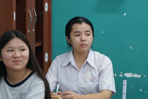 Học sinh Côn Đảo vào đất liền dự thi. Ảnh: Tiền Phong