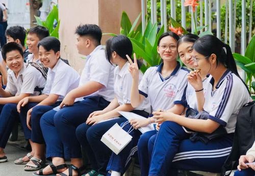 Thí sinh tại điểm thi Trường THCS Hà Huy Tập tự tin bước vào kỳ thi lớp 10.