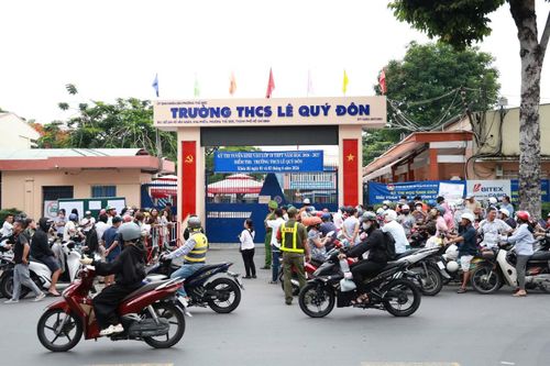 Hình ảnh ghi nhận tại Trường THCS Lê Quý Đôn (TPHCM) sáng 1/6.