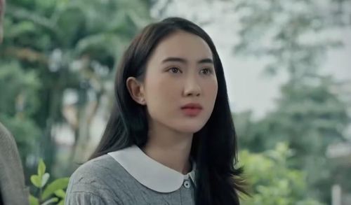 Trang gây sốt với nhan sắc thanh thuần, trong trẻo, mong manh hớp hồn Dương.