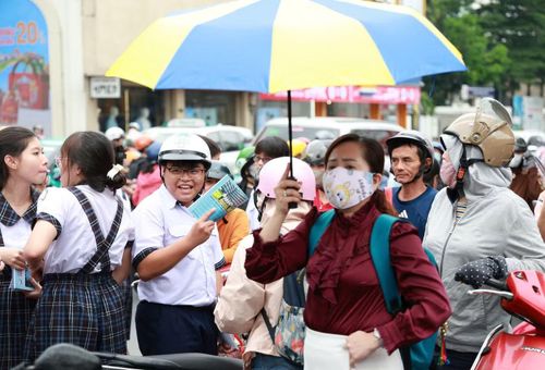 Thí sinh tại TPHCM đã hoàn thành bài thi môn Ngữ văn trong kỳ thi tuyển sinh lớp 10 năm học 2026-2027 vào sáng 1/6.