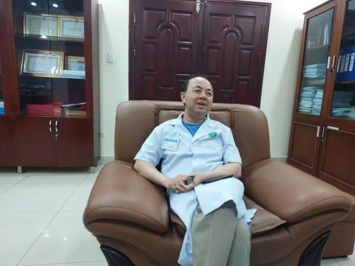 TS.BS Phạm Thanh Hà – Phó Giám đốc Bệnh viện Răng hàm mặt Trung ương trao đổi với phóng viên Báo Tiền Phong.