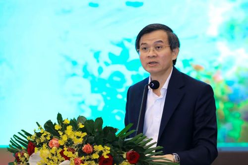 PGS.TS Đoàn Minh Huấn - Ủy viên Bộ Chính trị, Giám đốc Học viện Chính trị quốc gia Hồ Chí Minh, phát biểu đề dẫn hội thảo.