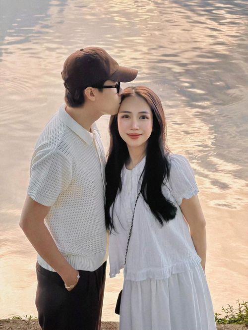 Cặp đôi không phủ nhận khi nhận được nhiều lời chúc mừng.