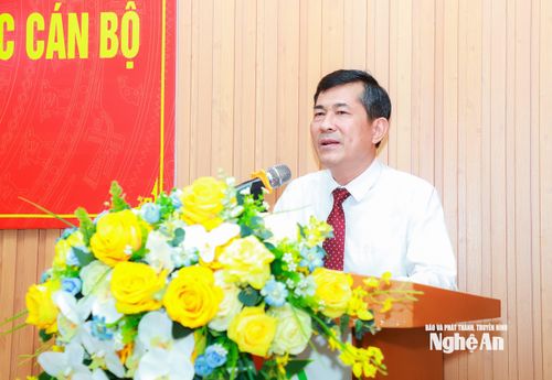 Đồng chí Thái Văn Thành - Phó Chủ tịch UBND tỉnh phát biểu giao nhiệm vụ cho tân Giám đốc Bệnh viện Đa khoa thành phố Vinh. Ảnh: Thành Duy