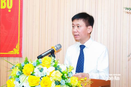Đồng chí Trịnh Xuân Nam phát biểu nhận nhiệm vụ Bí thư Đảng ủy, Giám đốc Bệnh viện Đa khoa thành phố Vinh. Ảnh: Thành Duy