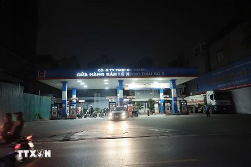 Cây xăng trên phố Lạc Trung sẵn sàng cho việc phục vụ xăng E10 từ ngày 1/6/2026. (Ảnh: Phạm Tuấn Anh/TTXVN)