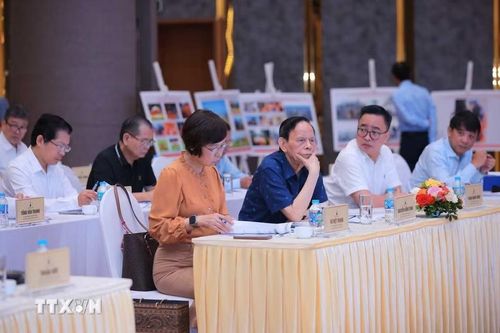 Các thành viên hội đồng chấm Chung khảo Giải báo chí Quốc gia lần thứ 20 - năm 2026. (Ảnh: Hoàng Hiếu/TTXVN)