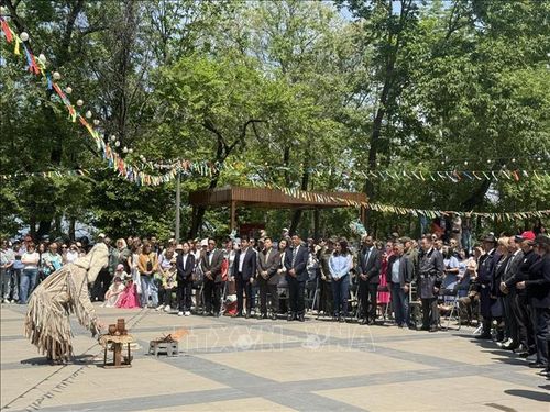 Các nghi lễ và điệu múa truyền thống đặc sắc của người Yakutia trong Lễ hội Ysyakh. Ảnh: TTXVN phát