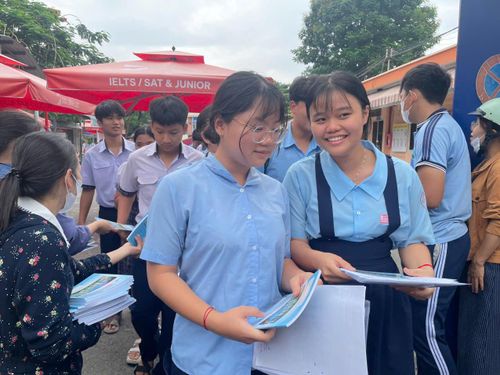 Thí sinh TP Hồ Chí Minh hoàn thành môn thi Ngữ văn với tâm trạng khá thoải mái.