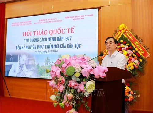 Ông Dương Trung Ý, Ủy viên Trung ương Đảng, Tổng biên tập Tạp chí Cộng sản tham luận tại Hội thảo. Ảnh: Khánh Hòa/TTXVN