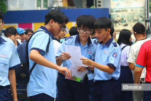 Còn em Nguyễn Lê Hoàng Huy, học sinh lớp 9/4 Trường THCS Lê Lợi, nhận định đề thi phù hợp với năng lực học sinh và cho rằng bản thân có thể đạt từ 8 đến 8,5 điểm. (Ảnh: Mỹ Hậu)