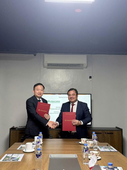 Tập đoàn Hóa chất Việt Nam ký biên bản ghi nhớ hợp tác chiến lược (MOU) với Công ty Sun Prince TBA (Phillipines). Ảnh: Vinachem