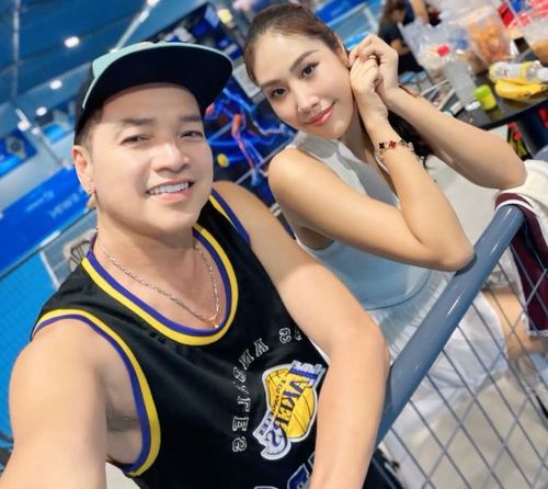 Nghệ sĩ Quang Minh công khai bày tỏ với vợ 9X - Tạp chí SaoStar
