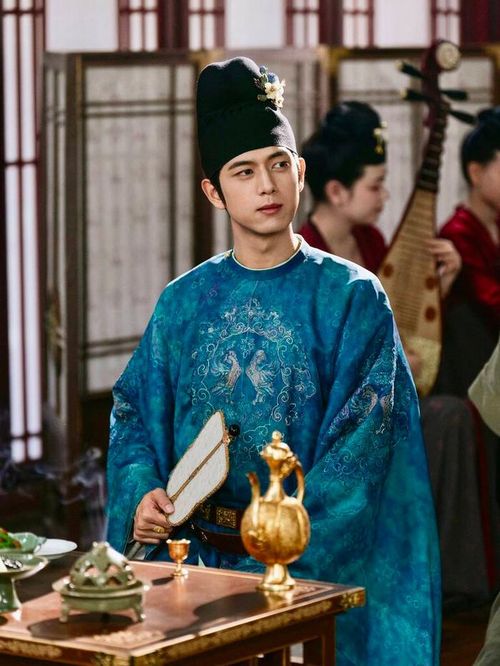 Lý Hiện vào vai Tưởng Trường Dương trong Quốc Sắc Phương Hoa. Bối cảnh thời Đường giúp bộ phim tái hiện một giai đoạn phồn hoa, nơi nhân vật của anh đồng hành cùng Hà Duy Phương trên hành trình lập nghiệp và đối mặt với những biến động chính trị. Hình tượng mưu trí, điềm tĩnh của Tưởng Trường Dương nhận được nhiều lời khen từ người xem.
