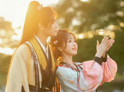 Vĩnh Dạ Tinh Hà đưa khán giả theo chân Lăng Diệu Diệu, cô gái vô tình xuyên vào thế giới của một cuốn tiểu thuyết kỳ ảo. Thay vì trở thành nữ chính, cô lại bị sắp đặt vào vai nữ phụ phản diện và phải thực hiện các nhiệm vụ do hệ thống giao phó để có thể trở về hiện thực. Trong quá trình đó, Diệu Diệu buộc phải tiếp cận Mộ Thanh - nhân vật có tính cách phức tạp và bí ẩn, từ đó mở ra một câu chuyện tình yêu đầy thử thách.
