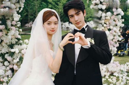 Yêu Em kết hợp yếu tố tình cảm với những nét đặc trưng của y học cổ truyền, tạo nên câu chuyện lãng mạn mang màu sắc riêng. Mối quan hệ giữa bác sĩ Đông y Hà Tô Diệp và nữ quản lý khách sạn Thẩm Tích Phàm được phát triển từ sự thấu hiểu và đồng cảm. Không khí êm đềm cùng những khoảnh khắc ngọt ngào giúp bộ phim nhận được nhiều phản hồi tích cực từ người xem.