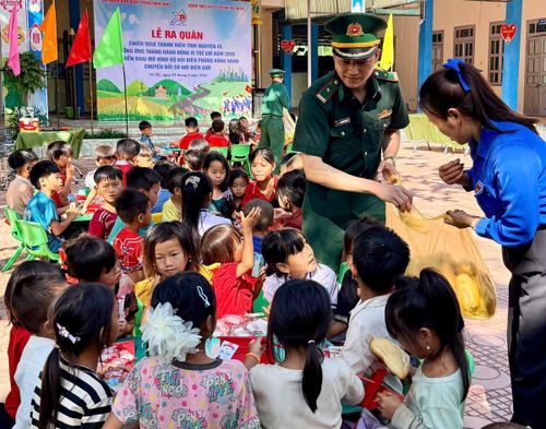 Gần 100 trẻ em của bản Nậm Nhừ 1, xã Nà Hỳ được tham gia liên hoan nhân Ngày Quốc tế Thiếu nhi 1/6