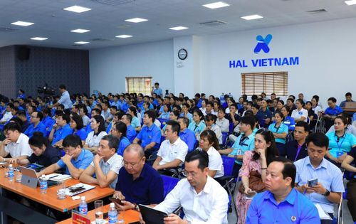 Công nhân lao động Thủ đô tại Hội nghị "Chủ tịch UBND thành phố Hà Nội gặp gỡ, đối thoại với công nhân lao động Thủ đô năm 2026". (Ảnh: Lê Hải)