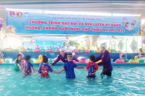 Việc trang bị đầy đủ kỹ năng sống giúp trẻ em có thêm cơ hội phòng tránh rủi ro trong cuộc sống. Ảnh: LAM PHƯƠNG