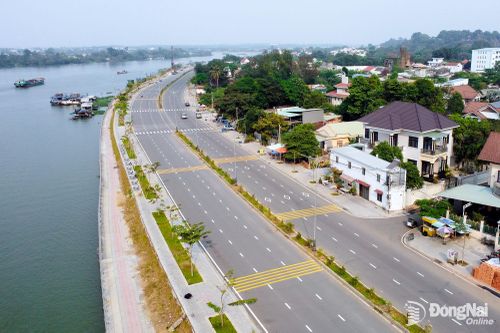Một góc đô thị ven sông Đồng Nai đoạn qua phường Trấn Biên.