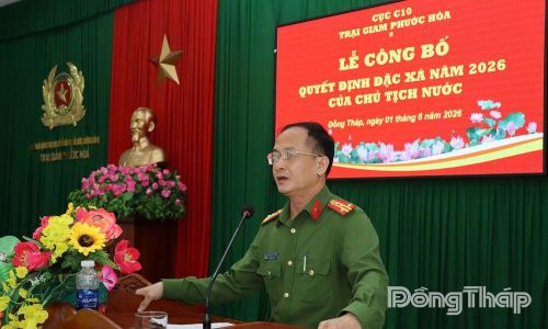 Đại tá Nguyễn Hữu Thọ, Giám thị Trại giam Phước Hòa phát biểu tại buổi lễ.
