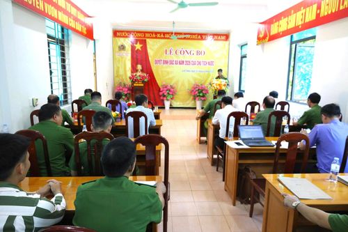 Quang cảnh lễ công bố.