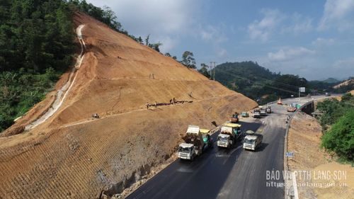 Nhà thầu đã huy động 1.200 thiết bị triển khai 130 mũi thi công tại các gói thầu để đảm bảo tiến độ dự án