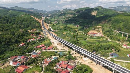 Tuyến cao tốc Hữu Nghị - Chi Lăng từ nút giao IC03 đến km45