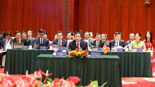 Bí thư Tỉnh ủy Lào Cai Dương Quốc Huy phát biểu tại hội nghị.