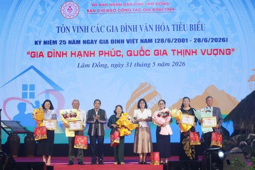 Các gia đình văn hóa tiêu biểu được tuyên dương tại chương trình