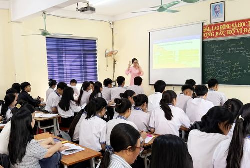 Các trường học tăng cường ôn tập cho học sinh - Ảnh: Nh.V