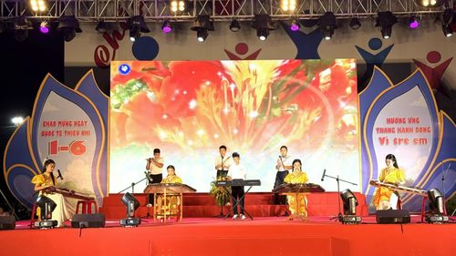 Tiết mục văn nghệ tại chương trình - Ảnh: N.L