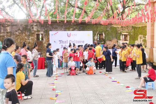 Trẻ em được tạo điều kiện tham gia nhiều hoạt động vui chơi bổ ích dịp hè.