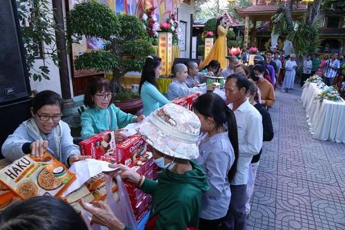 Bà con đi chợ 0 đồng