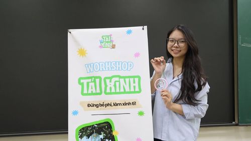 “Mỗi lần cầm một chiếc cốc nhựa đã dùng xong, mình lại phân vân không biết nên biến nó thành dreamcatcher hay chuông gió, chứ không nỡ vứt đi như trước nữa”, Lan bày tỏ.