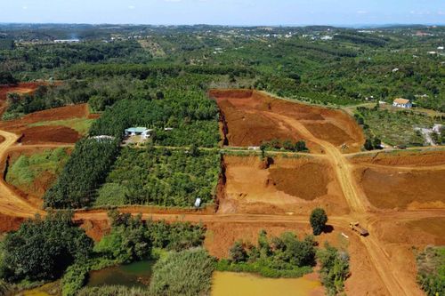 Vướng quy hoạch bô xít ảnh hưởng đến khu dân cư, đất sản xuất của người dân Lâm Đồng, thậm chí một số tuyến đường đang thi công cũng gặp khó khăn trong quá trình thực hiện.