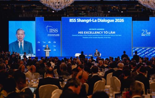 Tổng Bí thư, Chủ tịch nước Tô Lâm phát biểu dẫn đề tại Đối thoại Shangri-La 2026. Ảnh: IISS