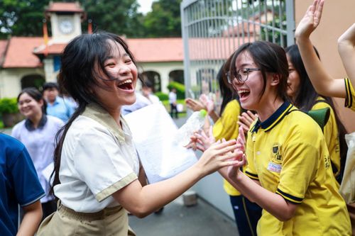 Thí sinh vui mừng với đề thi môn ngữ văn giàu cảm xúc