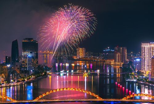 Sở hữu vị trí đắc địa sát sông Hàn, Sun Symphony Residence mang lại trải nghiệm thị giác chân thực sắc mầu pháo hoa. Ảnh: Văn Tuyền