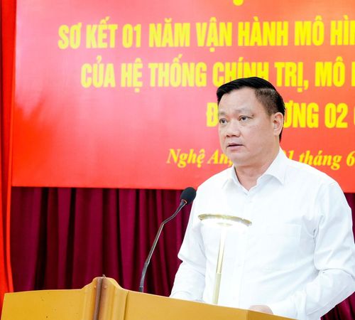Bí thư Tỉnh ủy, Trưởng Đoàn ĐBQH tỉnh Nguyễn Khắc Thận phát biểu