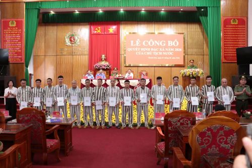  Các phạm nhân được phát Thẻ Căn cước trước khi trở về địa phương. 